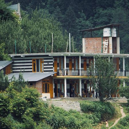 Yellowjackets Hostel Tosh Exterior photo